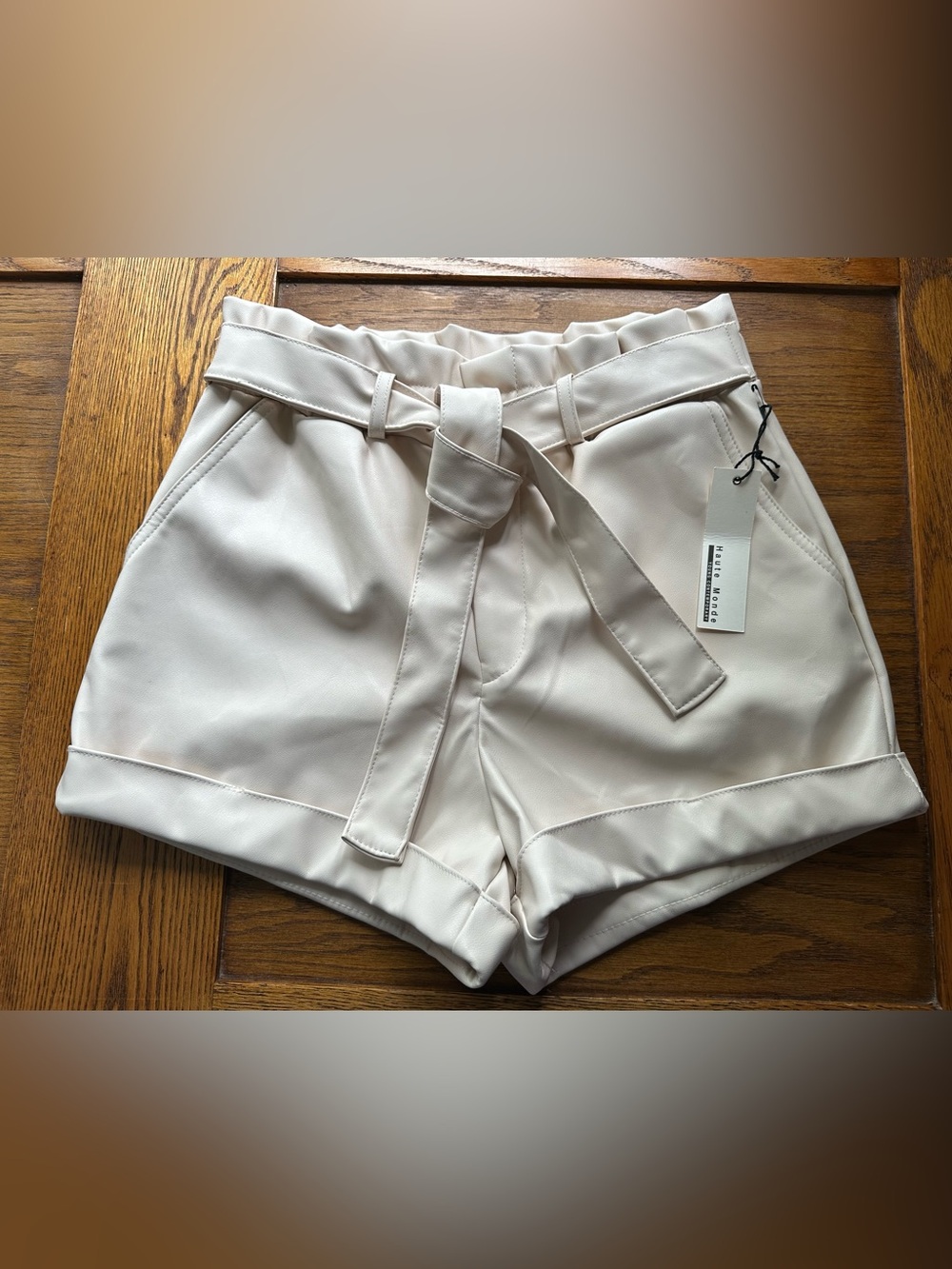 NWT Haute Monde Cream Faux Leather Belted Paperbag Shorts Size M